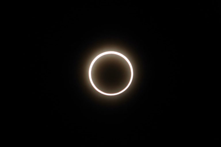 Lees meer over het artikel Zonsverduistering Fotograferen: Tips voor de Eclips
